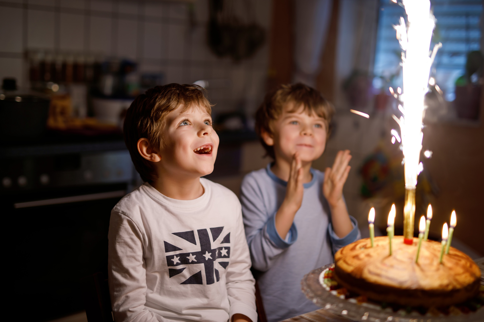 Bougie Cierge Magique Etincelles Anniversaire en Forme de Chiffre